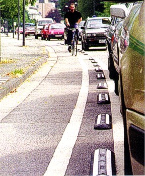 Trennbalken zur Radwegabtrennung